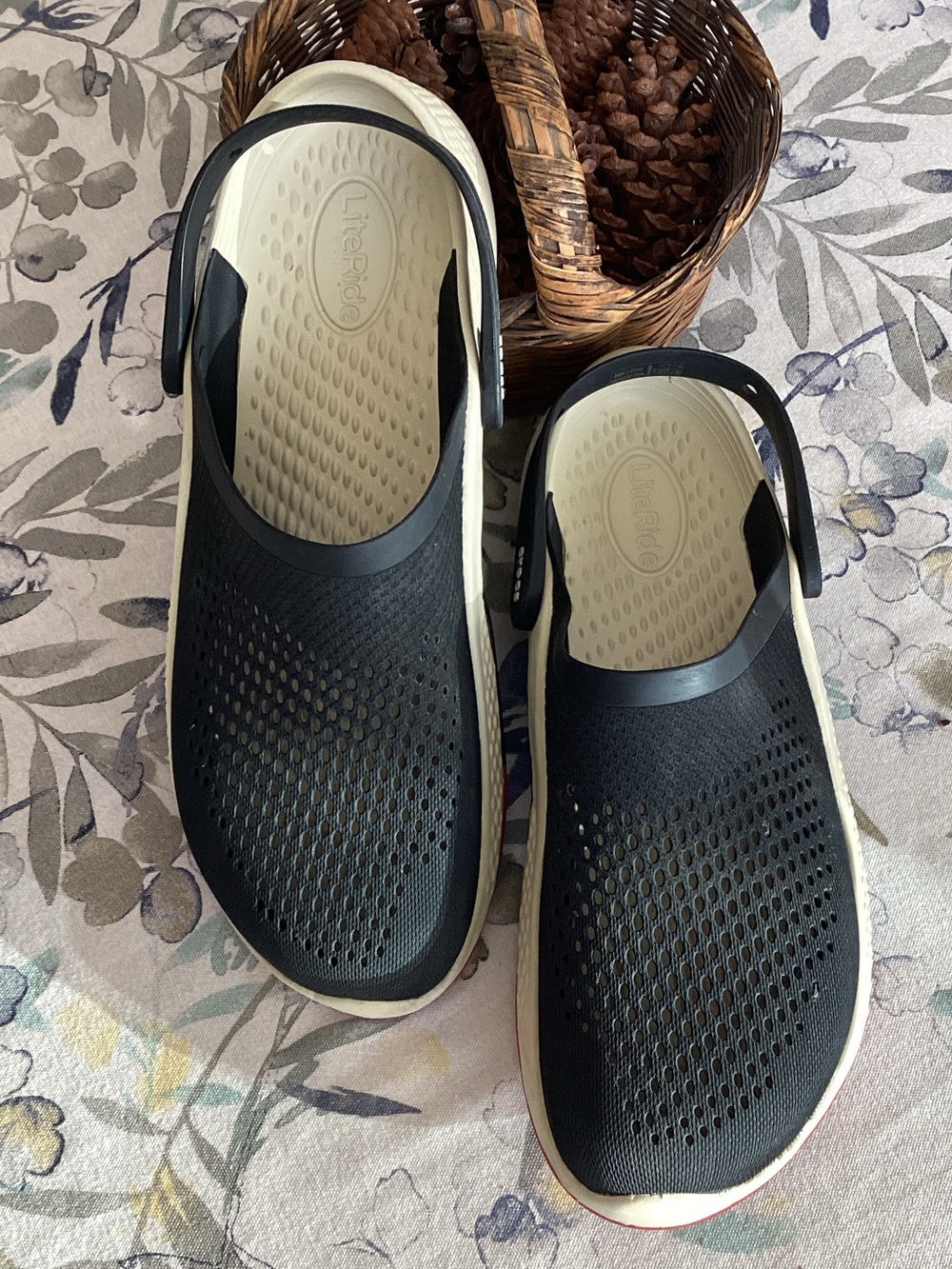 CROCS Men’s Black Upper with Beige Insole LiteRide Clog Sandals Size 13